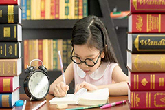 小孩注意力不集中愛發(fā)呆是怎么回事？