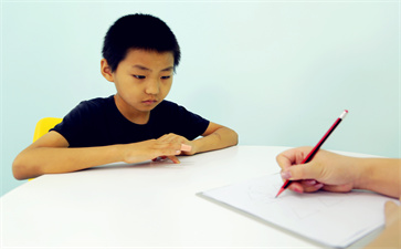 6歲男孩注意力不集中的原因是什么？